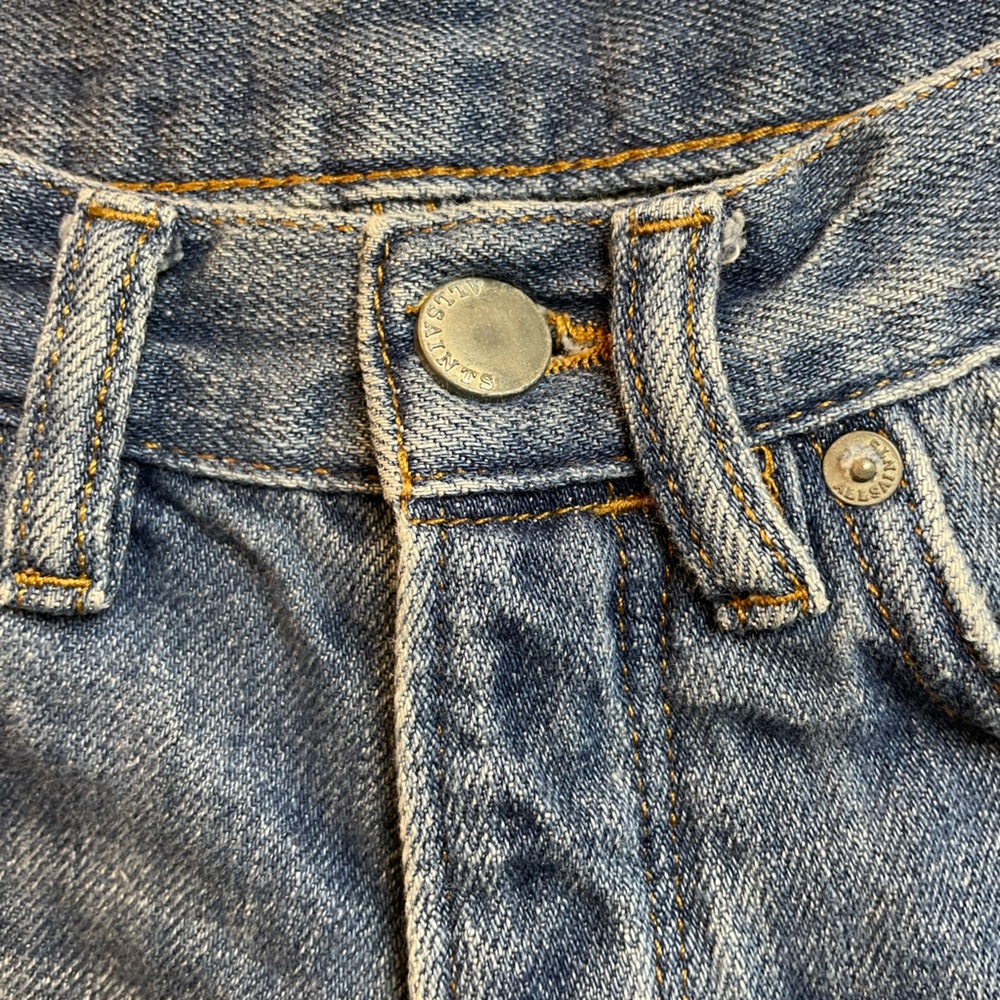 All Saints Classic Mid Rise Fly Button Medium Wash Denim Shorts Women’s Size 28 - Picture 2 of 8